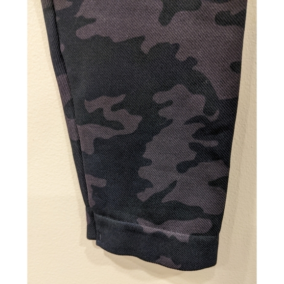 SPANX Look At Me Now Seamless Black Camo Leggings Large - Picture 4 of 6